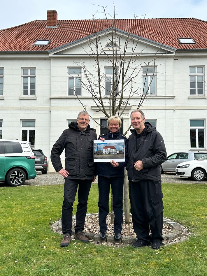 POL-EL: Lingen - Automobilmuseum vor Polizeigebäude (Pressemitteilung "Ikonium")