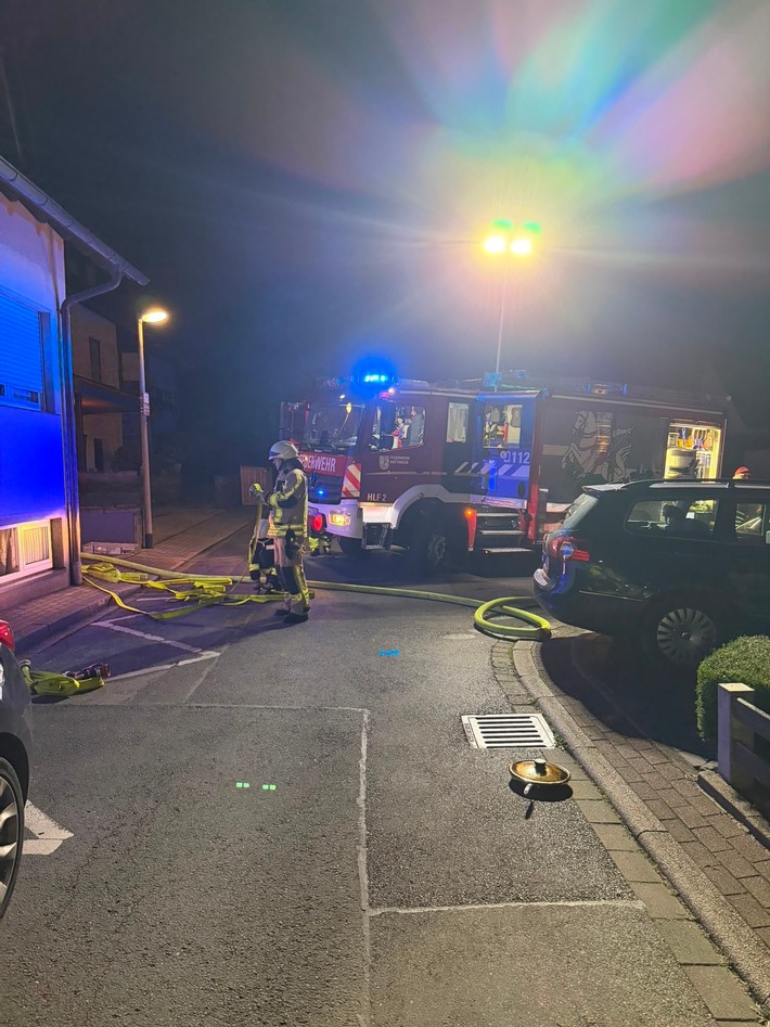 FW-EN: Einsatzmarathon am Sonntag: Hattinger Feuerwehr rettet Frau aus der Ruhr und verhindert Wohnungsbrand.