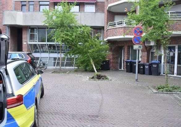 POL-EL: Nordhorn - Baum umgefahren und geflüchtet - Zeugen gesucht