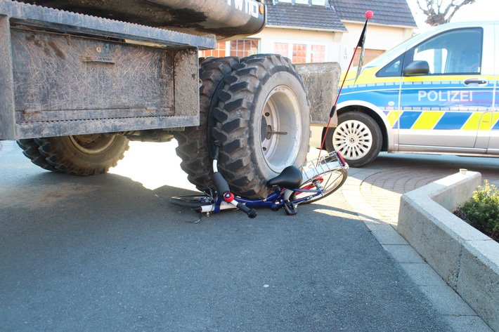 POL-SO: Erwitte - Bagger begräbt Kinderfahrrad unter sich - Kind &quot;nur&quot; leicht verletzt