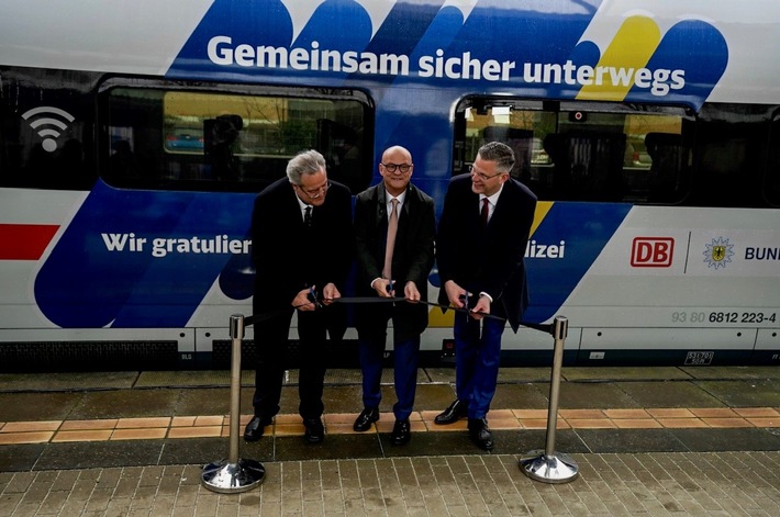 BPOLP Potsdam: Gemeinsame Pressemitteilung der Deutschen Bahn AG, der ViP Verkehrsbetrieb Potsdam GmbH und des Bundespolizeipräsidiums - 75 Jahre Bundespolizei - Jubiläumsauftakt am Hauptbahnhof Potsdam