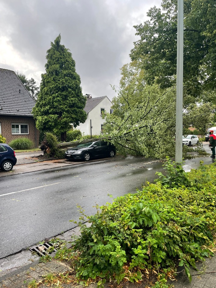 FW Dinslaken: Unwetter über Dinslaken