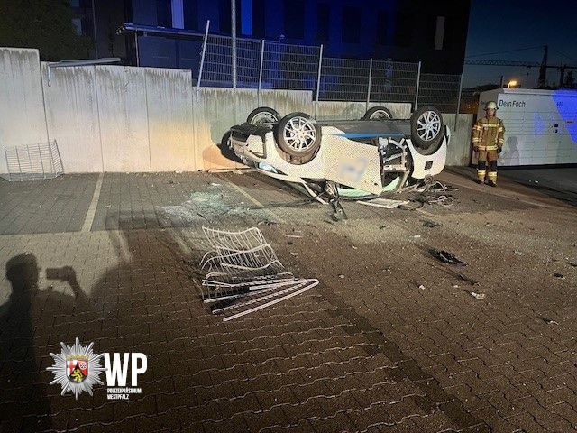 POL-PDKL: Wegen zu hoher Geschwindigkeit Unfall verursacht
