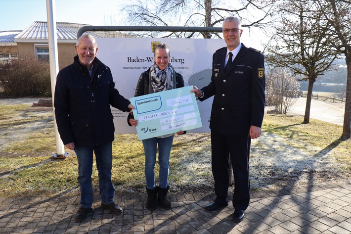 POL-HfPolBW: Spendenscheck in Höhe von über 2.000 EUR übergeben.