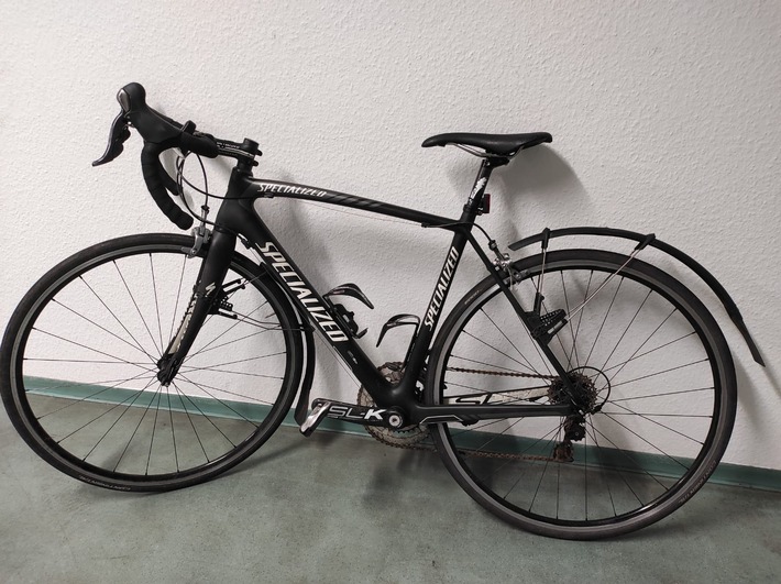 POL-FR: Freiburg-Wiehre: Hochwertiges Carbon-Rennrad aufgefunden - Besitzer gesucht - Hinweis auf Fahndungsportal für Fahrräder