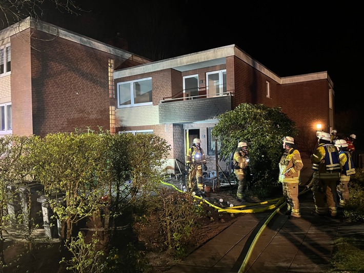 POL-STD: Brand auf Terrasse eines Stader Mehrfamilienhauses, Altmetalldiebe in Wiepenkathen, Einbrecher in Stader Restaurant in der Innenstadt