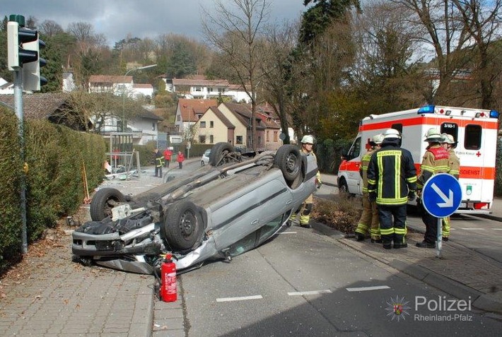 POL-PPWP: Von der Straße abgekommen und überschlagen