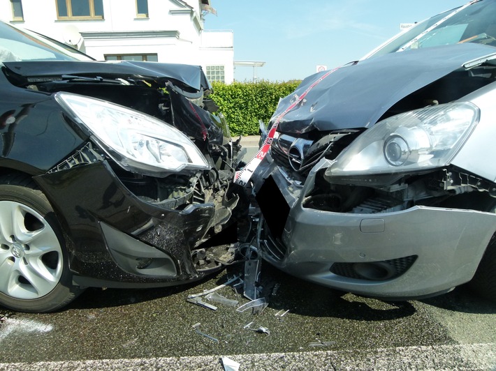 POL-MI: Zwei Verletzte nach Verkehrsunfall