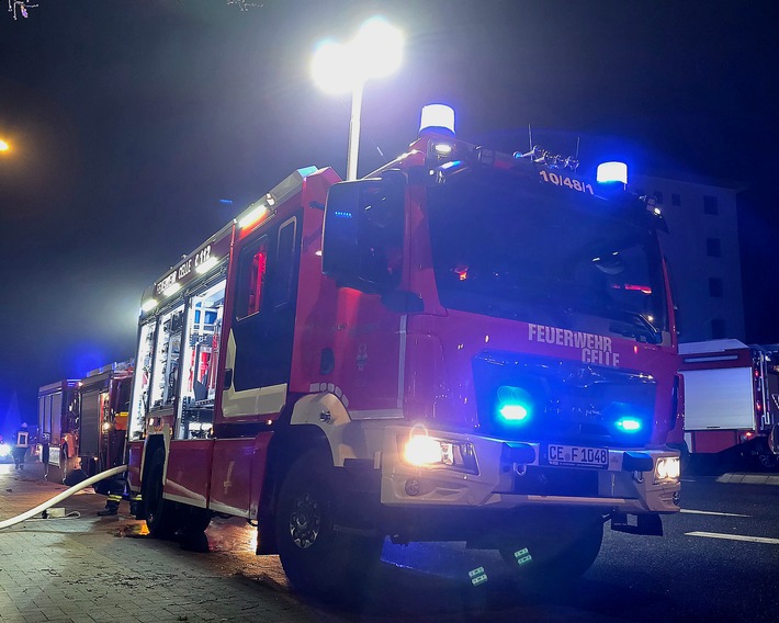 FW Celle: Kellerbrand in Mehrparteienhaus