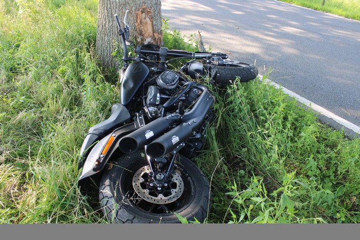 POL-RBK: Wermelskirchen - Krad-Fahrer nach Unfall schwerstverletzt - Polizei sucht dringend nach Zeugen