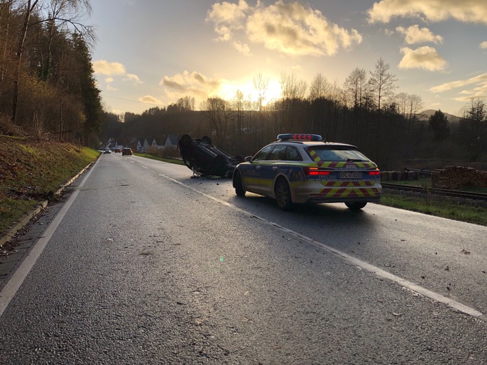 POL-PDPS: Bruchweiler-Bärenbach - Verkehrsunfall mit leicht verletzter alleinbeteiligten Fahrzeugführerin