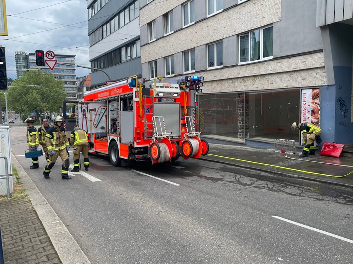 FW Stuttgart: Feuerwehr innerhalb kürzester Zeit bei Balkonbrand vor Ort