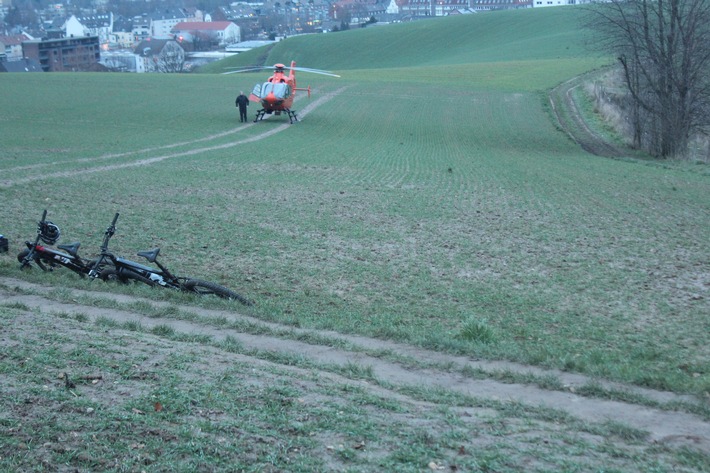 POL-ME: Rettungshubschrauber im Einsatz: Mountainbiker nach Alleinunfall schwer verletzt - Erkrath - 2012129