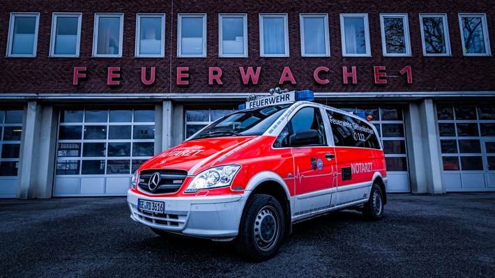 FW-GE: Verkehrsunfall mit Krankenwagen fordert fünf Verletzte