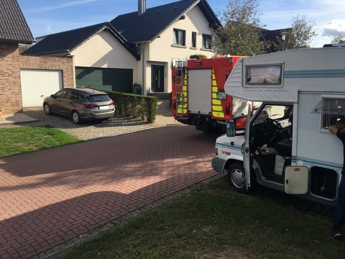 FW-KLE: Freiwillige Feuerwehr Bedburg-Hau wurde zu Fahrzeugbränden alarmiert