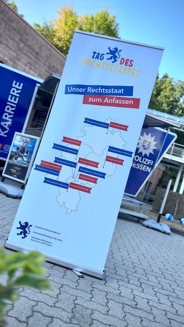 POL-DA: Darmstadt / Südhessen: Rund 120 Oberstufenschülerinnen und -schüler beim "Tag des Rechtsstaates"