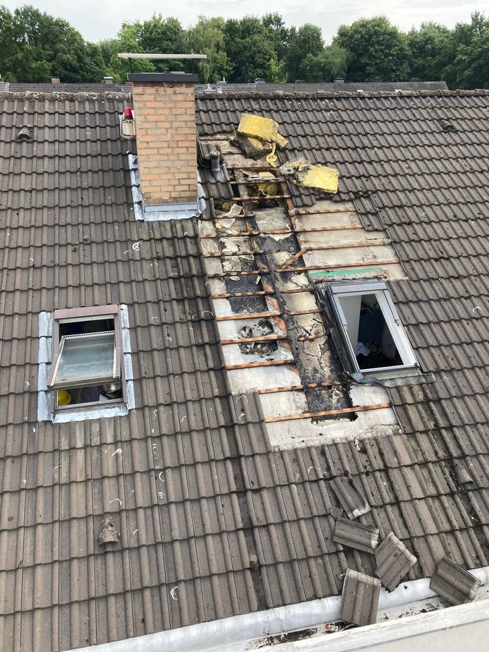 POL-ME: Dachstuhlbrand: Polizei ermittelt - 2508039