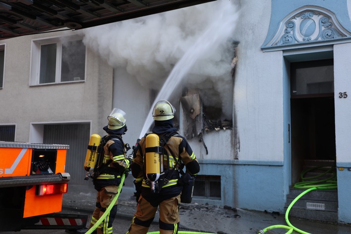 FW-E: Brennender Adventskranz verursacht Zimmerbrand - keine Verletzten