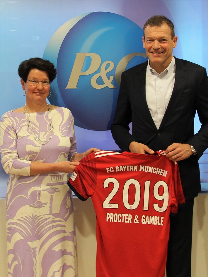 FC Bayern München und Procter &amp; Gamble setzen Zusammenarbeit fort und weiten ihre Partnerschaft auch auf die Frauenfußballmannschaft aus