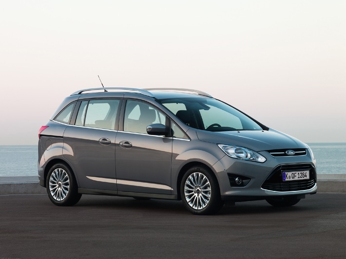 Kompakt-Van Ford C-MAX: Gesamtsieger des DEKRA-Gebrauchtwagenreports 2013 und &quot;Fahrzeug des Jahres&quot; (BILD)