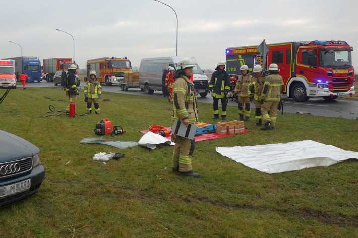 FW Bremerhaven: Tödlicher Verkehrsunfall in Wulsdorf
