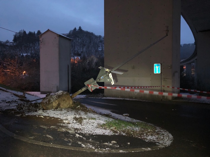 POL-PDTR: Verkehrsunfallflucht im Stadtteil Enzweiler