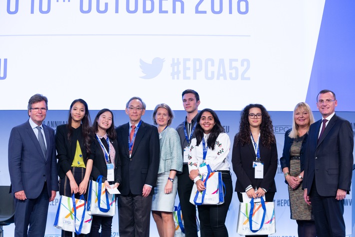 Spannende Wortgefechte rund um Nachhaltigkeit und Wissenschaft beim Finale des Europäischen Jugend-Debattierwettbewerbs