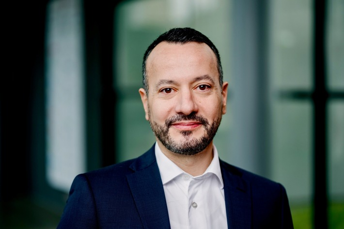 Pressemitteilung Nr. 081/2025 der Leibniz Universität Hannover   Europäischer Forschungsrat vergibt renommierten ERC Consolidator Grant an Prof. Dr. Antonio Calà Lesina