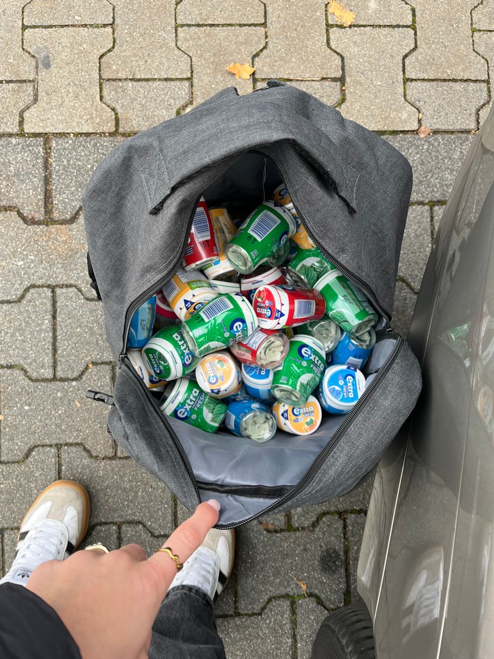 POL-BOR: Gronau - Zivilstreife überführt mutmaßliche Seriendiebe - umfangreiches Diebesgut sichergestellt