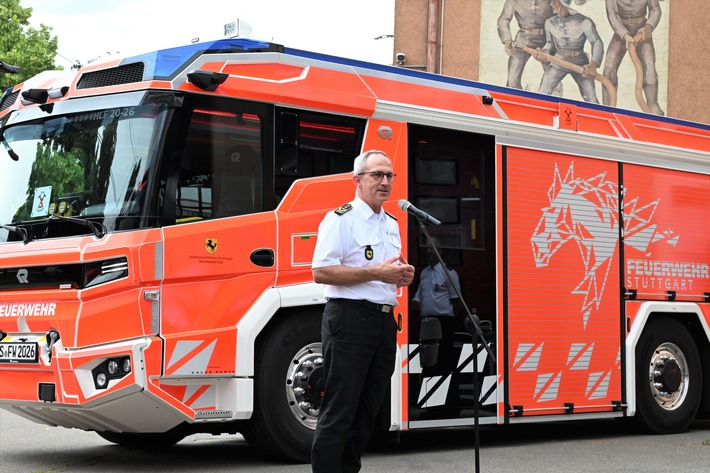 FW Stuttgart: Übergabe zweier Hybrid-Hilfeleistungslöschfahrzeuge an die Feuerwehr Stuttgart