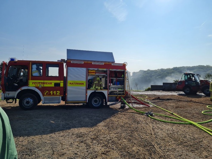 FW Ratingen: Brandgeruch in Ratingen - Homberg durch schwelenden Misthaufen - Feuerwehr im Einsatz
