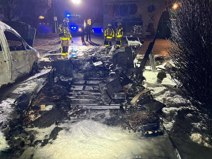 POL-ME: Auch Wohnmobil und Caddy brannten: Polizei ermittelt - 2512032