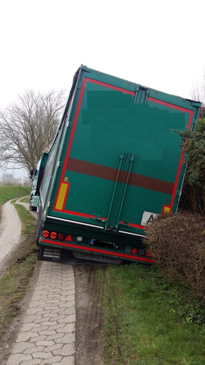 POL-CUX: +++ Sattelzugfahrer auf Irrwegen (Lichtbild im Anhang) ++++