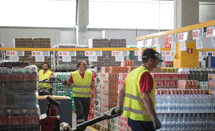 Coca-Cola Hellenic Bottling Company productively implements vision picking with smart glasses