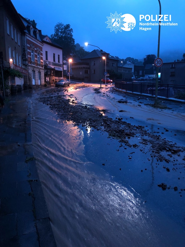 POL-HA: Polizei sperrt zahlreiche Straßen nach starken Regenfällen in der Nacht