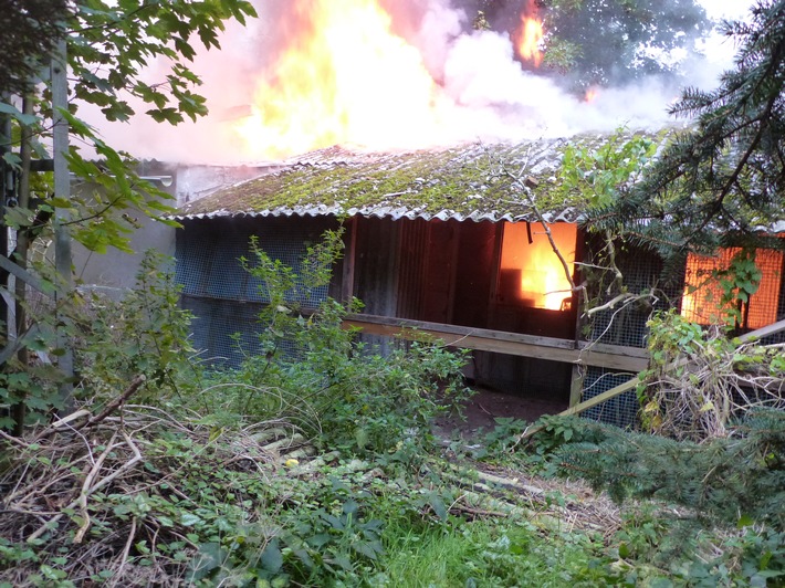 POL-CUX: Brand eines leerstehenden Gebäudekomplexes in Loxstedt