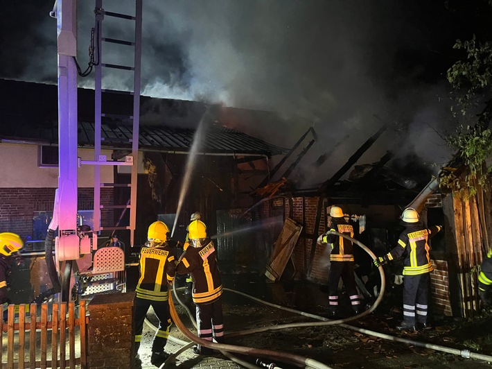FW Flotwedel: Einsatzinformation: Feuerwehren bekämpfen Scheunenbrand