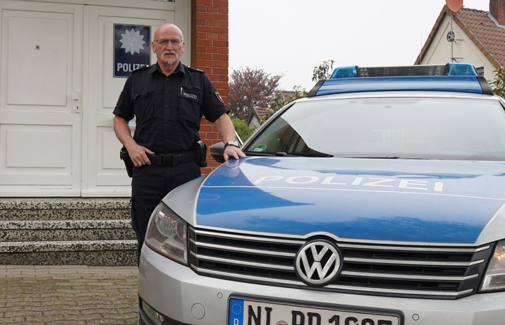 POL-NI: Verabschiedung in den Ruhestand bei der Polizeistation Eystrup - Jutta Stein wird Nachfolgerin des scheidenden Uwe Bößmann