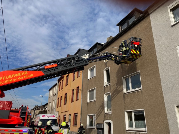 FW-MH: Küchenbrand in Mehrfamilienhaus - keine Verletzten