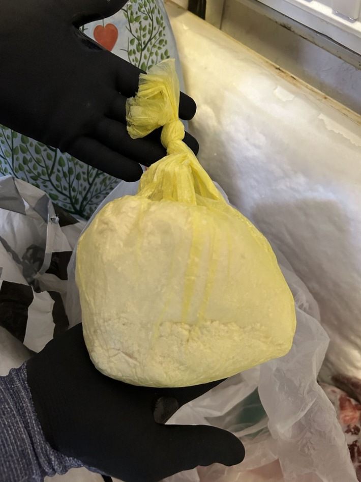 ZOLL-H: Gemeinsame Presseerklärung Staatsanwaltschaft Aurich / Zollfahndungsamt Hannover - Durchsuchungen im Drogenmilieu bei Aurich - Sicherstellung von 1 kg Amphetamin, 1 kg Cannabis und 10.000 Euro Bargeld