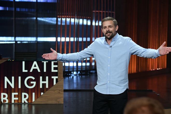 Die Rückkehr der Piemont-Kirsche: Klaas Heufer-Umlauf präsentiert "Late Night Berlin" jetzt aus Berlin