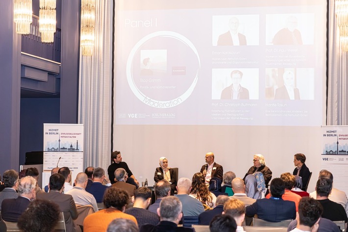 Zwischen Anfeindung und Aufbruch: Die Gülen-Bewegung nach einem Jahr ohne Fethullah Gülen