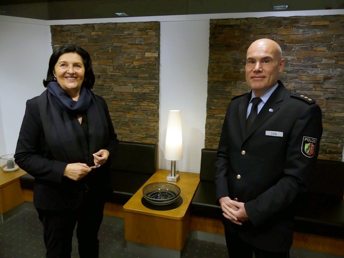 POL-SO: Kreis Soest - Landrätin begrüßt ihren neuen obersten Polizeibeamten