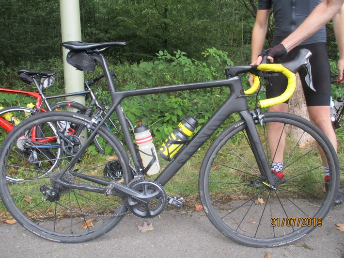 POL-RBK: Overath - Gruppe von Rennradfahrern verunglückt