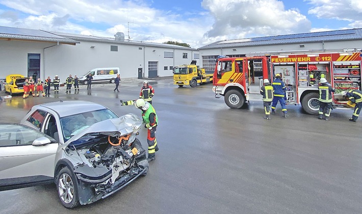 Paul Müller GmbH macht Einsatzkräfte fit für Unfälle mit Elektrofahrzeugen