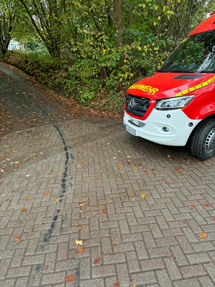 FW-EN: Feuerwehr kam kaum zur Ruhe: 10 Einsätze in 24 Stunden - Feuerwehr nachts im Dauereinsatz - Tagsüber primär mit Ölspuren beschäftigt.