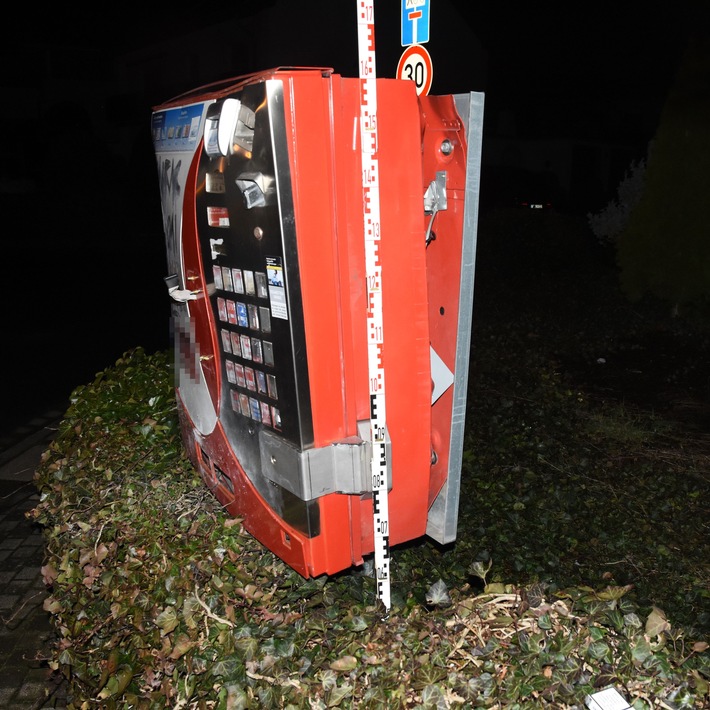 POL-BI: Zigarettenautomat gesprengt