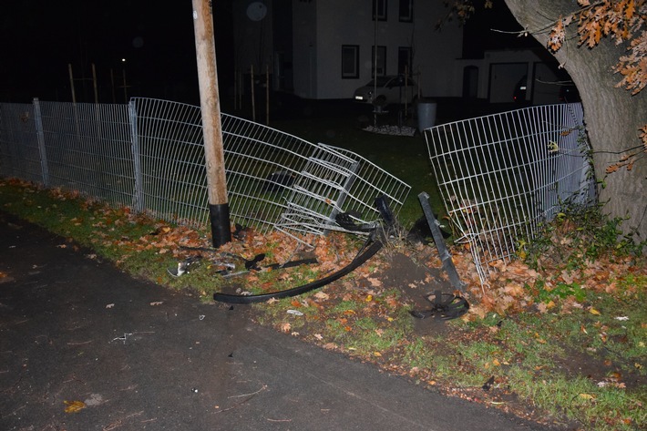 POL-HF: Zwei Unfälle unter Alkoholeinfluss verursacht - Verursacher entfernt sich unerlaubt von beiden Unfallstellen