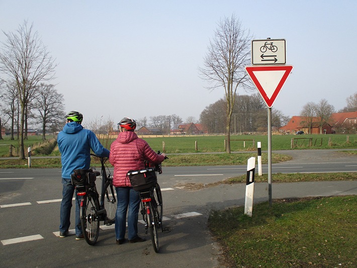 POL-ST: Kreis Steinfurt, Pedelec-Fahrerinnen bei Alleinunfällen schwer verletzt, Polizei gibt Tipps zum sicheren Start in die Fahrradsaison