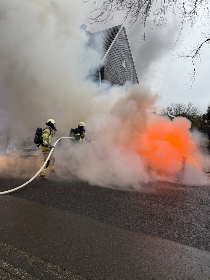 FW-RS: PKW-Brand in der Lohengrinstraße